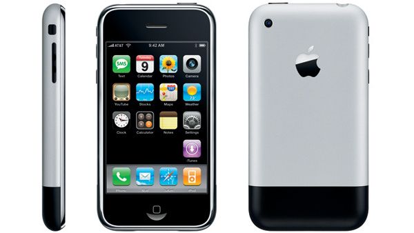 Před 15 lety se zrodila legenda. Steve Jobs odhalil první iPhone
